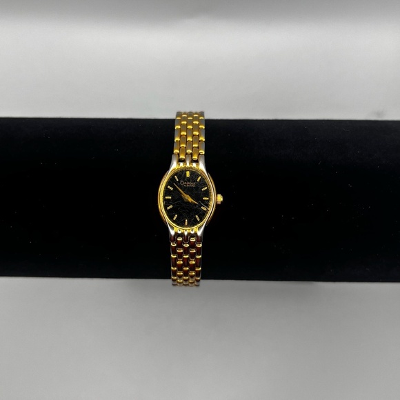Caravelle by Bulova Vintage Petite Oval Black Gold tones Ladies Watch Working - Picture 6 of 9